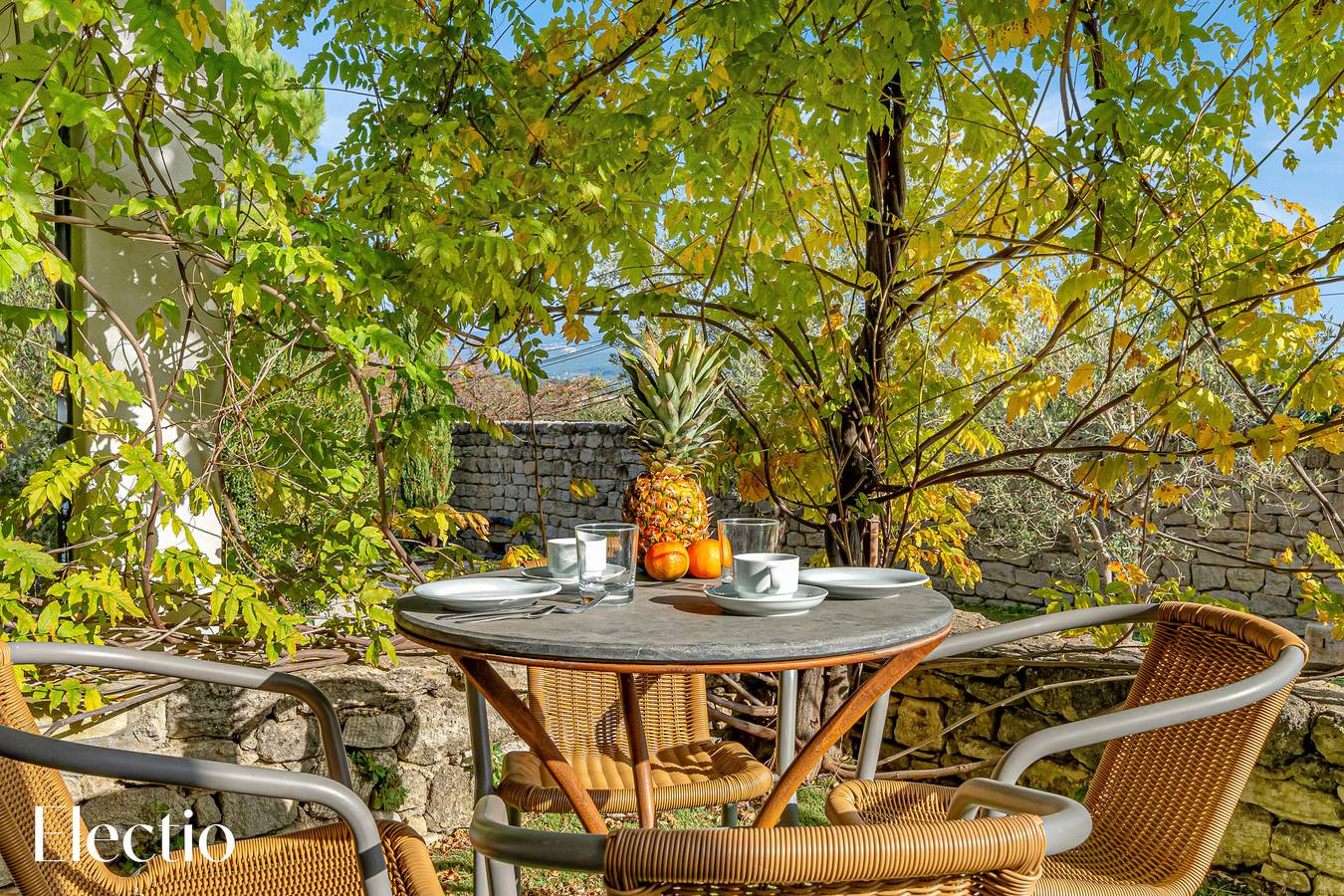 Appartement de vacances entier, Loggia 2 Glycine | Résidence Les Petitons in Oppède, Parc naturel régional du Luberon