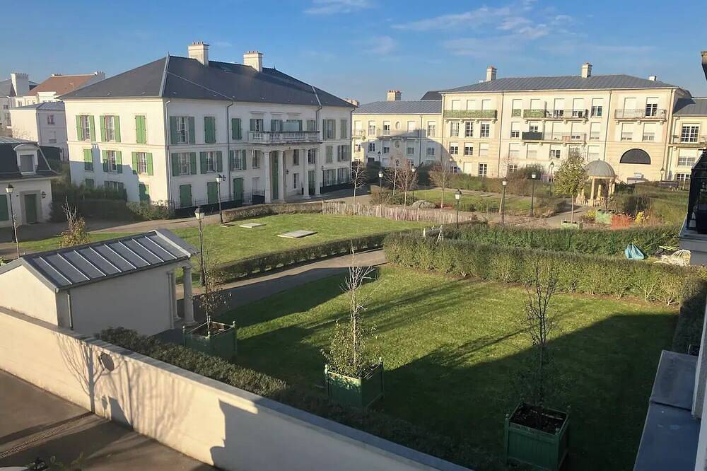 Entire apartment, The Place To Be - Apartment for 6 People very close to Disneyland Paris in Serris, Seine-et-Marne