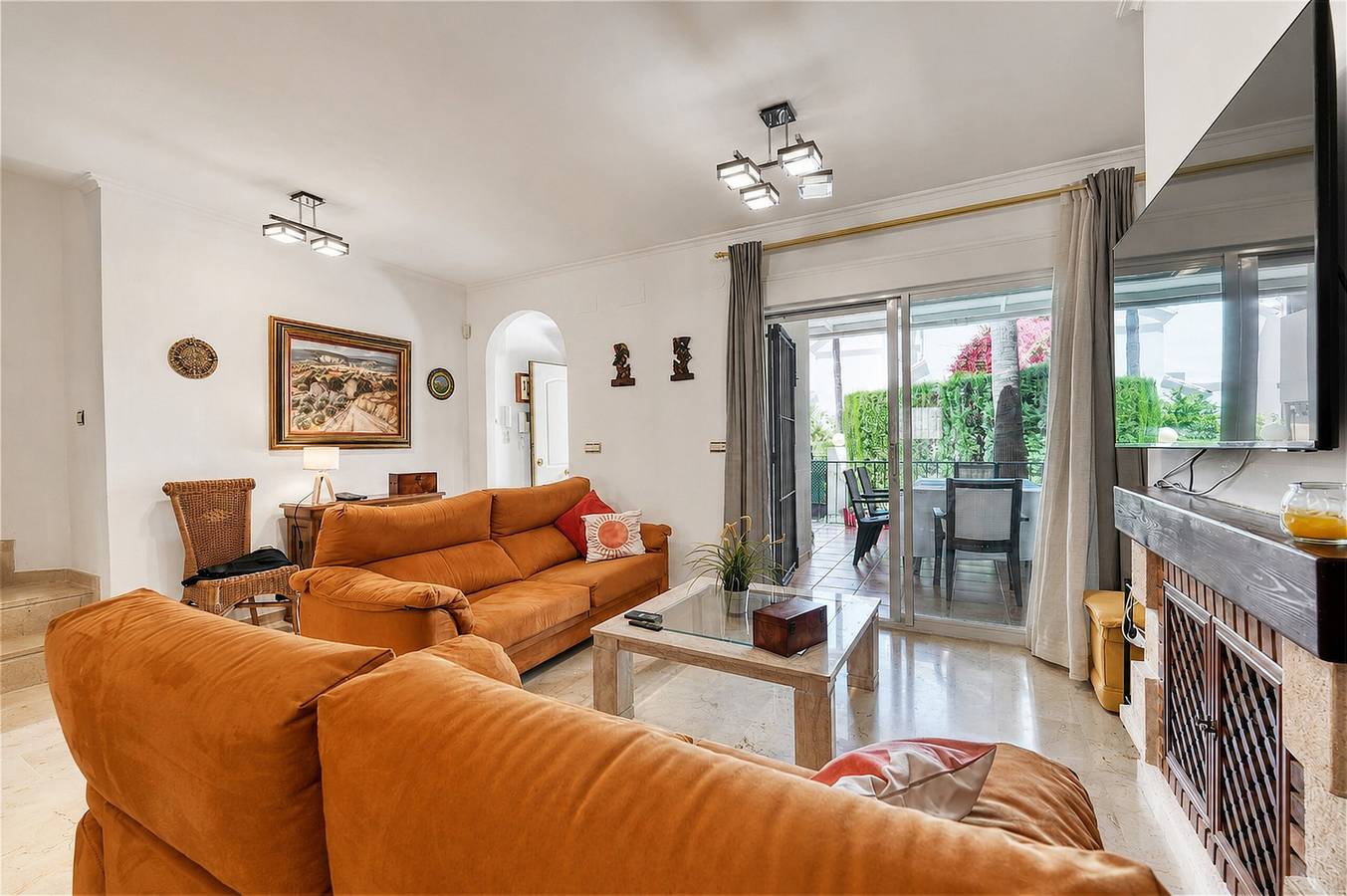 3160 Élégante Maison en Bord de Mer in Las Chapas, Marbella