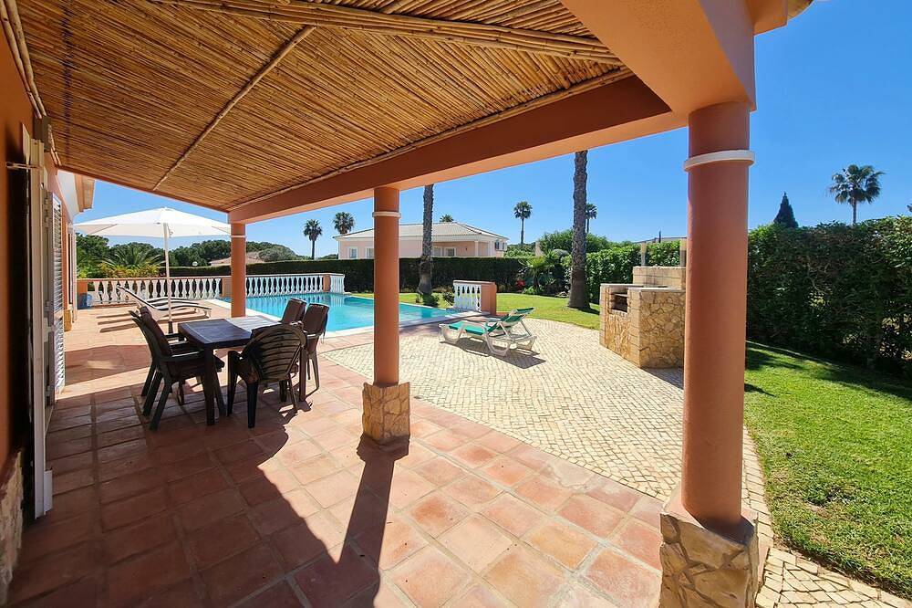 Villa am Meer, privater Pool & Kinderspielplatz, 2 km zum Strand in Lagos, Faro Distrikt