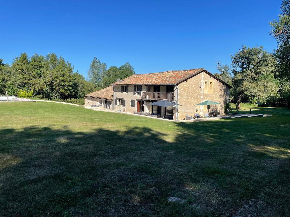 Vacances au calme à Litout, Piscine, Clim, 10 personnes, proche St Emilion in Minzac, Périgord Pourpre