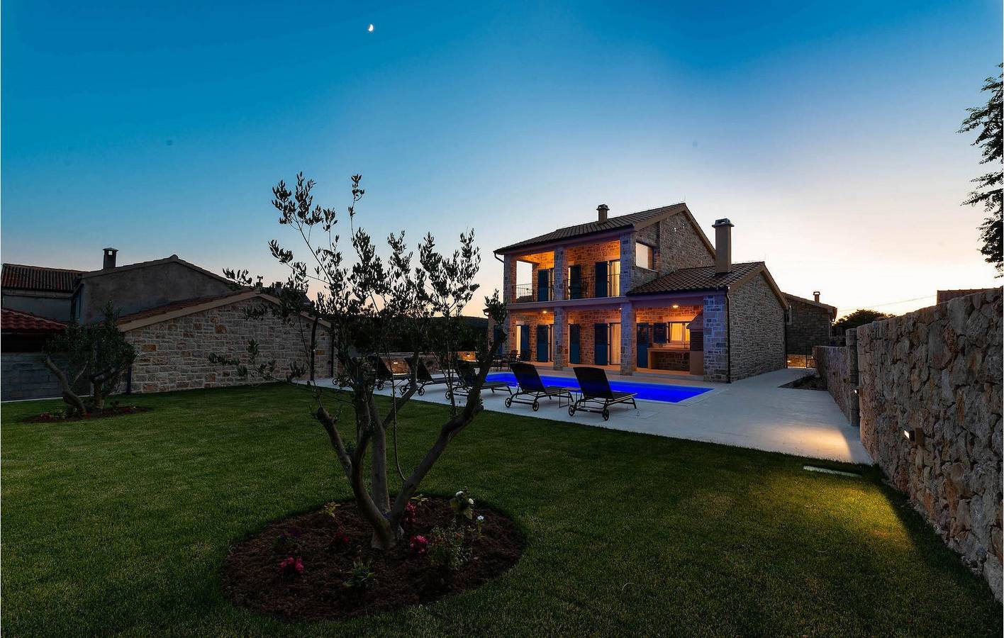 Gemütliche 2-Zimmer-Wohnung mit Pool, WLAN und Zugang zum Strand (1,5 km entfernt) in Novigradsko More, Zadar