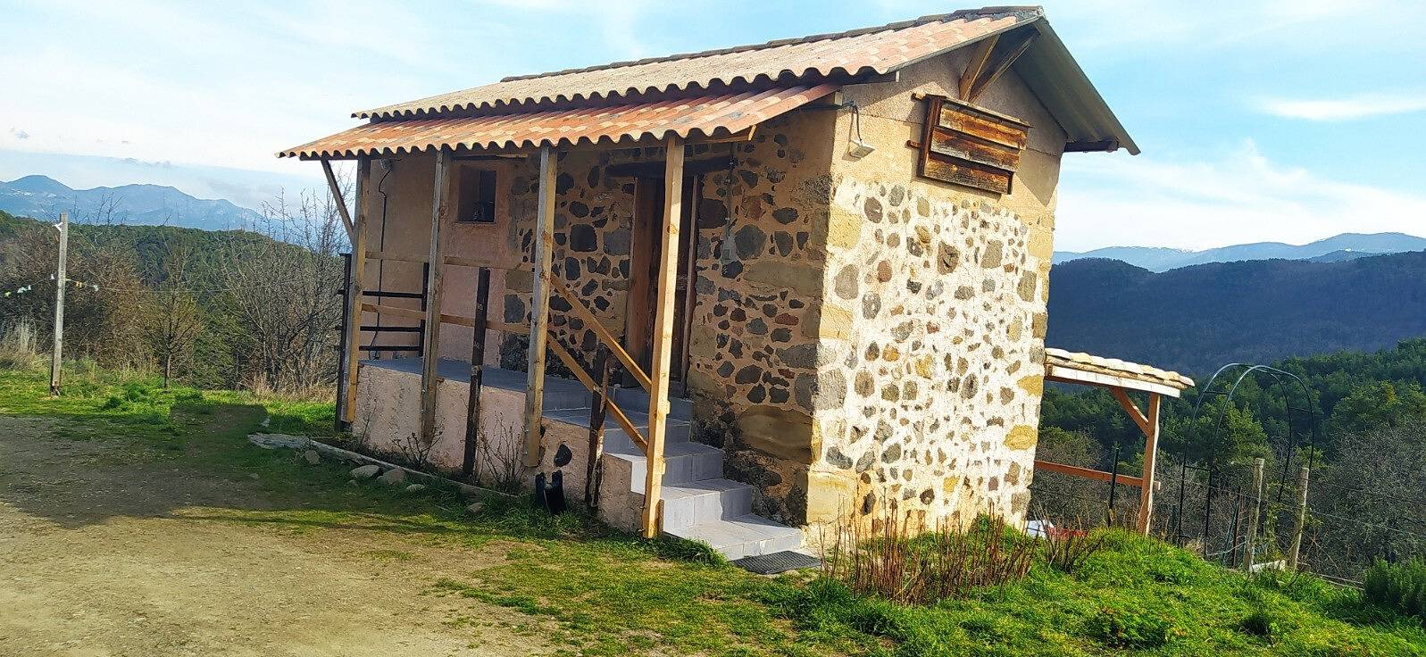 Appartement entier, Gîte Studio Saint Ribert avec vue sur les montagnes, Wi-Fi et climatisation in Région Castellane