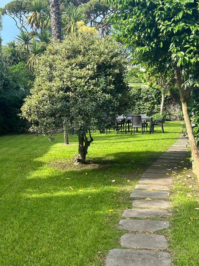 Location de vacances pour 9 personnes, avec jardin à Fregene - 2