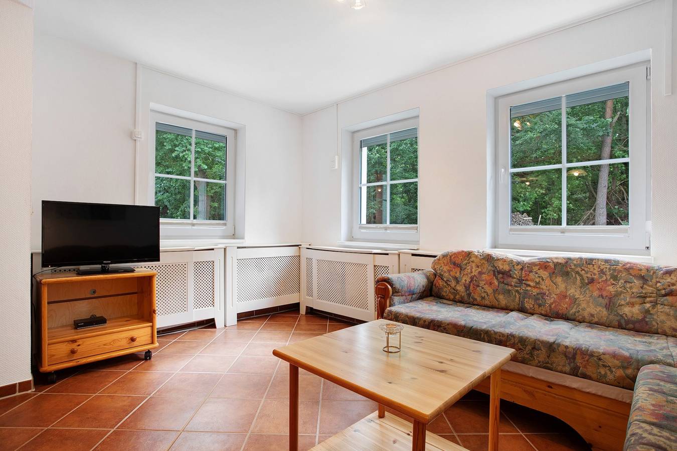 Ganze Wohnung, Haus "Seeadler" Ferienwohnung 10 mit Gemeinschaftsterrasse und Wlan in Ostseebad Koserow, Koserow
