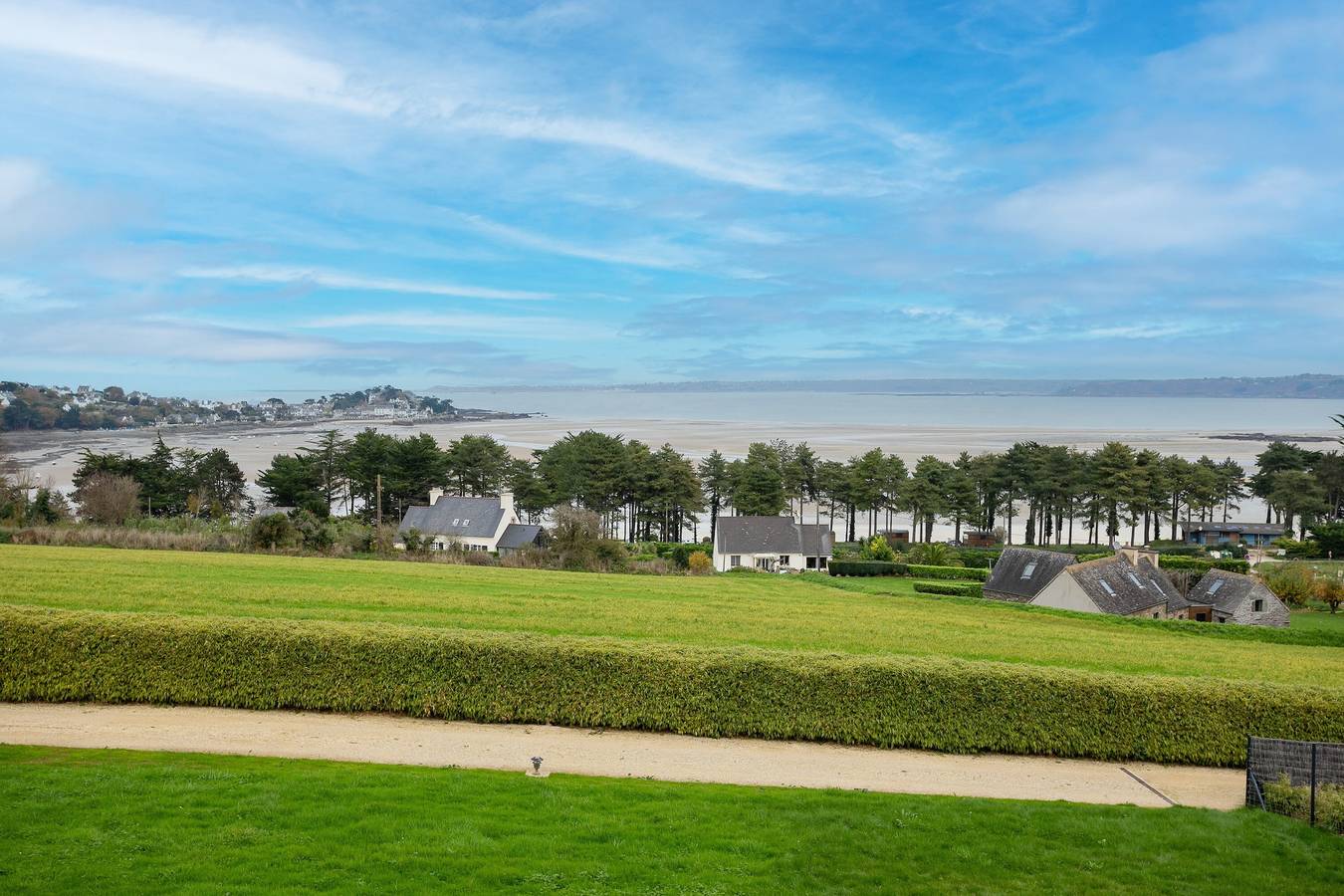 Villa 'Ker Louise' con vistas al mar, terraza compartida y Wi-Fi in Locquirec, Ceinture Dorée