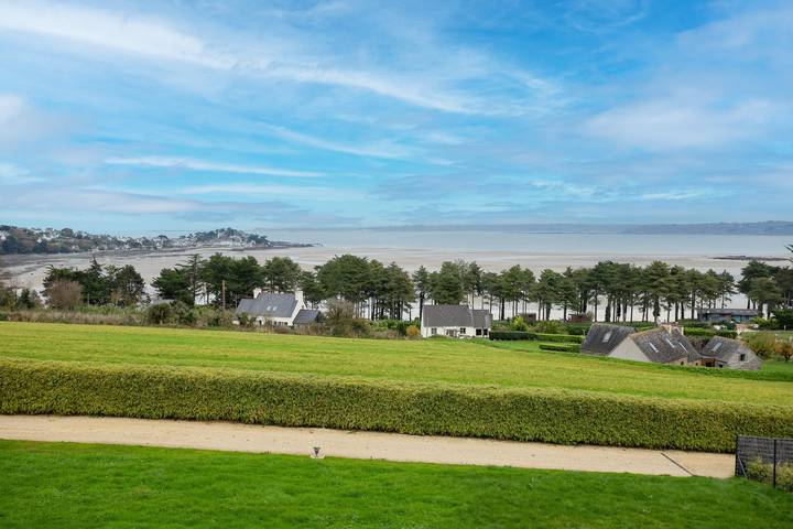 Villa 'Ker Louise' mit Meerblick, gemeinsamer Terrasse und Wi-Fi in Locquirec, Ceinture Dorée