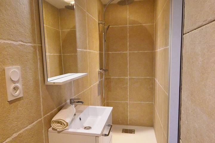 Gîte pour 2 personnes, avec balcon dans Office De Tourisme D Uzes - 4