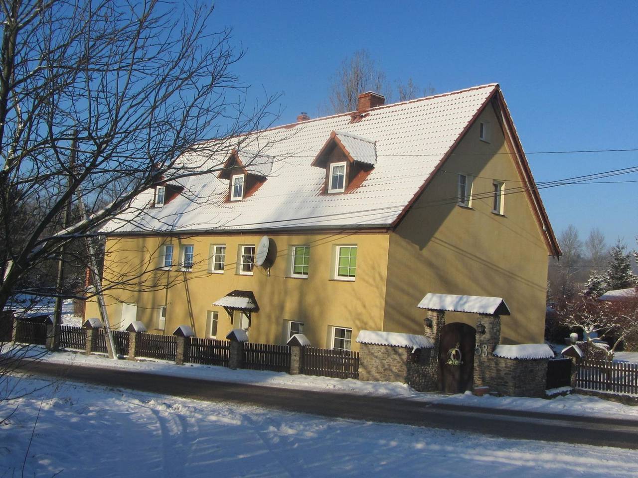 Spacious Holiday Home in Stara Kamienica with Pond in Sudeten (Poland)