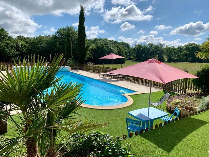 Location de vacances pour 5 personnes, avec jardin ainsi que vue et piscine à Coutras - 2