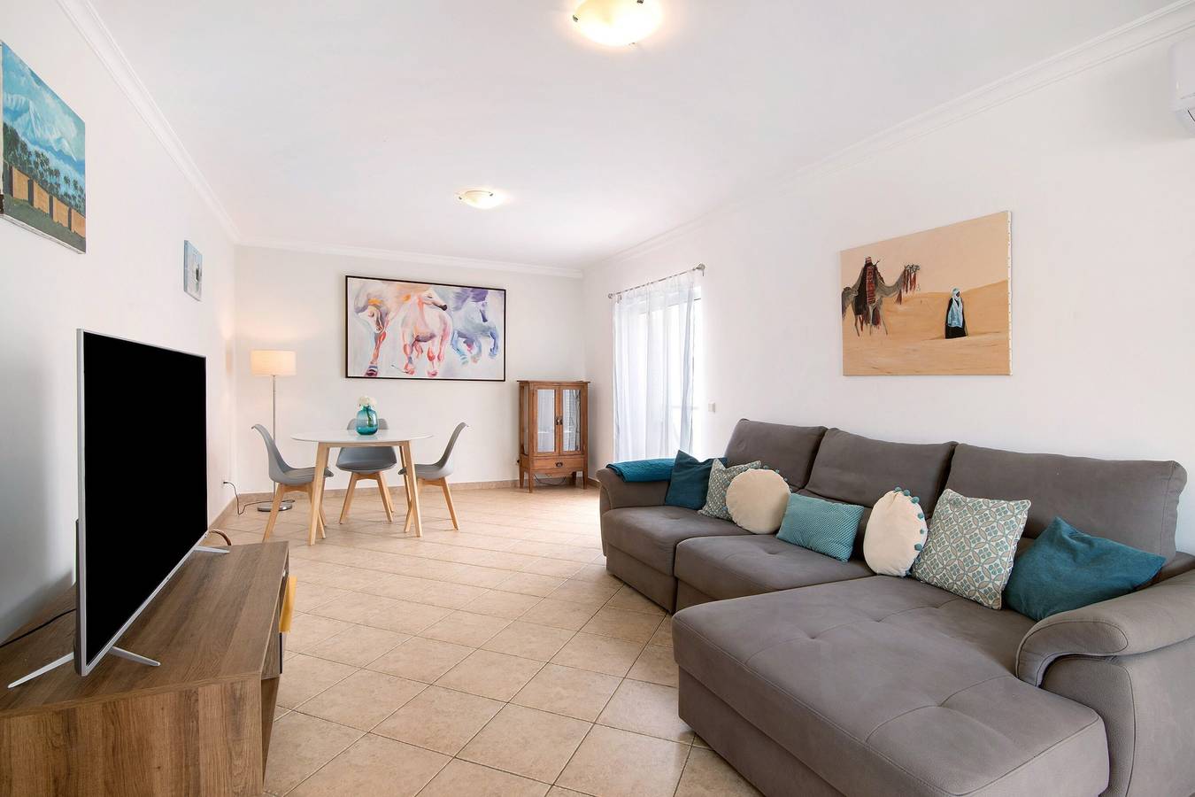 Villa 'Essence Of Grey' con terraza privada con vistas al mar, Wi-Fi y aire acondicionado in Manta Rota, Ria Formosa