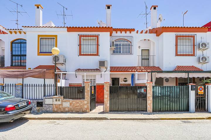 Casa Los Patios Mairena · 6 Pax · 2 Baños · Ac in Mairena del Aljarafe, Sevilha Província