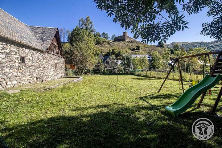 Gîte pour 8 personnes, avec jardin à Génos - 2