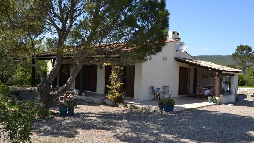 Villa pour 5 personnes, avec piscine et jardin