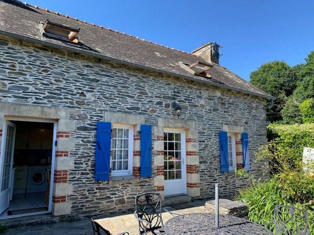 Lake Cottage in Caurel, Région de Guingamp