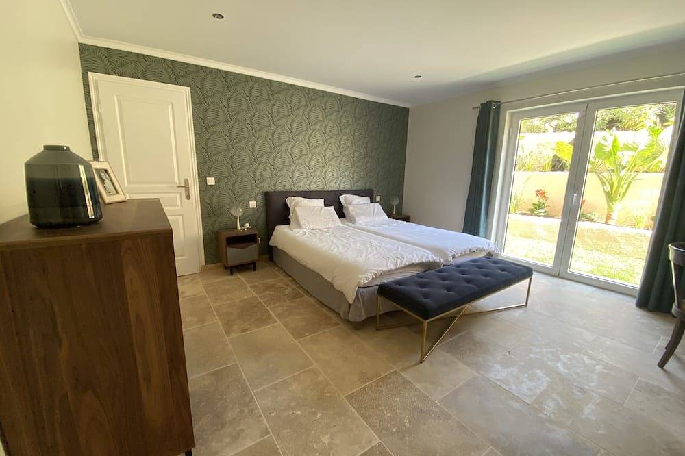Villa 5* Avec Piscine Jardin Parking (Seul Le Rdc Est Loué - étage inoccupé) in Mandelieu-la-Napoule, Massif de l'Esterel