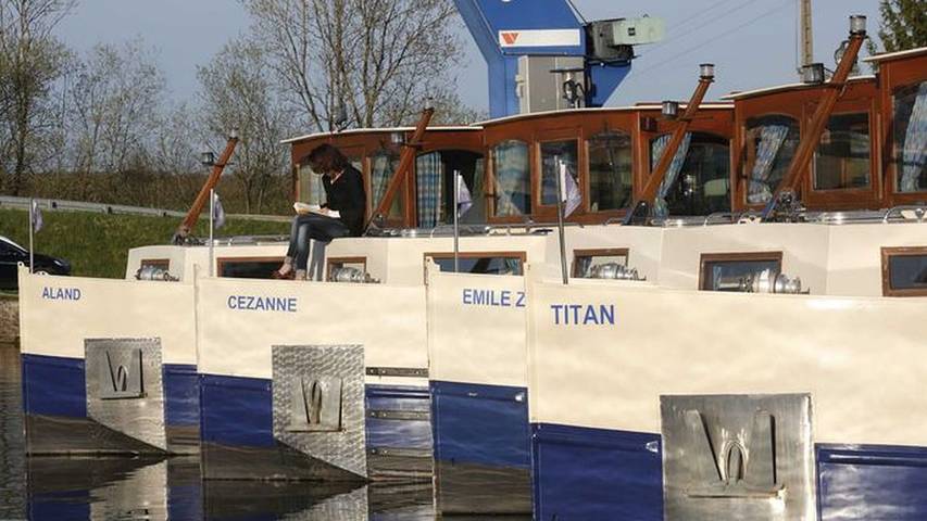 Boot für 8 Personen, mit Seeblick und Balkon sowie Ausblick und Garten, kinderfreundlich in Frankreich