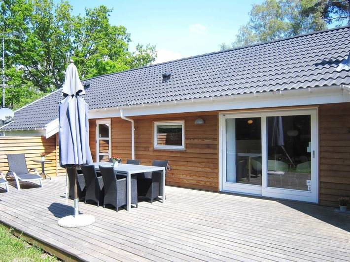 Vacation rental for 10 people, with hot tub and sauna, kid friendly in Bornholm