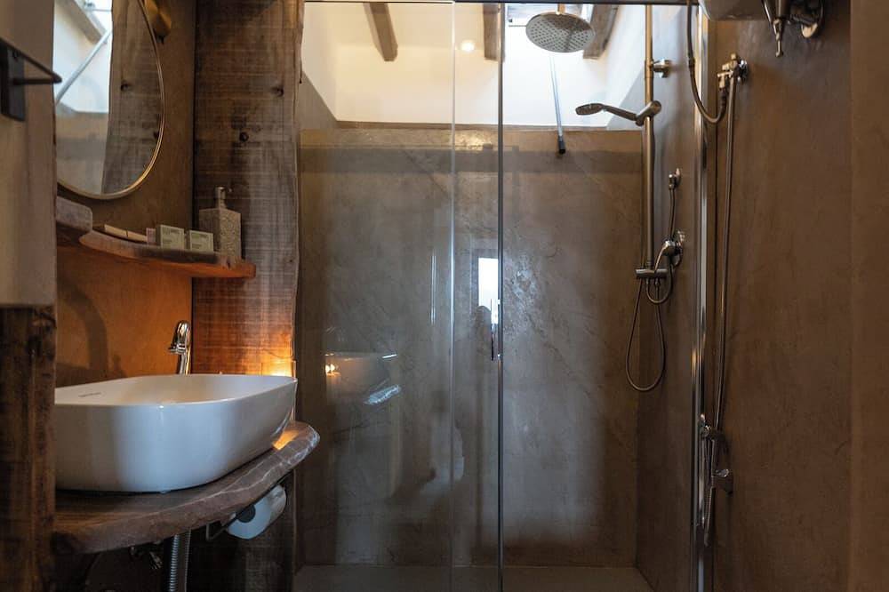 Breathtaking Hillside Retreat - Renovated Apt with Infinity-View Pool in Città di Castello (Italia), Valtiberina