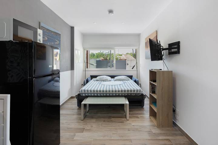 Hel enrumslägenhet, Studio Apartment 'Meublé À 25 Min Des Plages' with Private Terrace, Wi-Fi and Air Conditioning in Saturargues, Medelhavskusten (Frankrike)