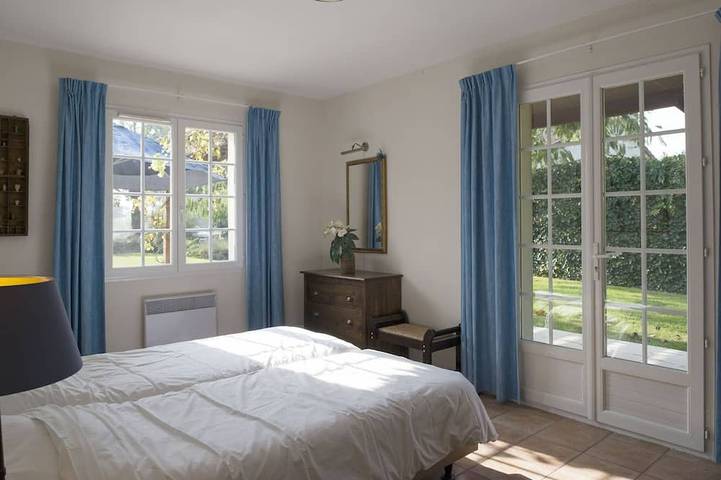 Location de vacances pour 6 personnes, avec terrasse et piscine, animaux acceptés à Vasles - 4