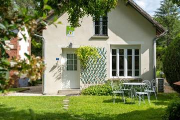 Location de vacances pour 4 personnes, avec terrasse ainsi que vue et jardin, animaux acceptés à Cernoy-en-Berry