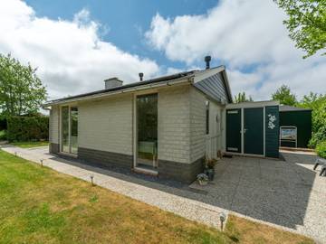 Ferienhaus für 4 Personen, mit Garten und Pool in Petten