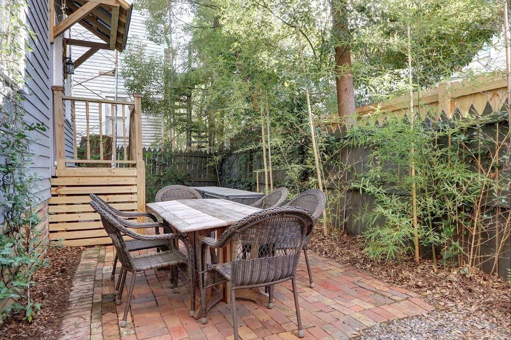 The Artist Retreat - Luxury Home 1 Min. to Forsyth in Savannah, Chatham County