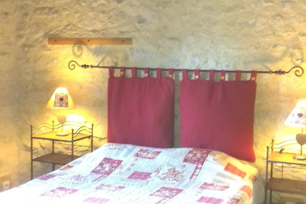 \"Carlota \"Semi-troglodyte house 200m from all amenities in Malaucène, Parc naturel régional du Mont-Ventoux