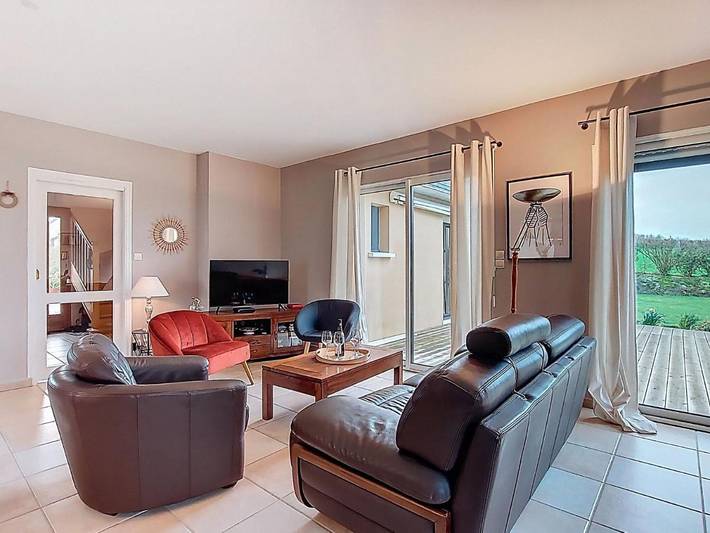 Location de vacances pour 6 personnes, avec terrasse et jardin à Saint-Méen
