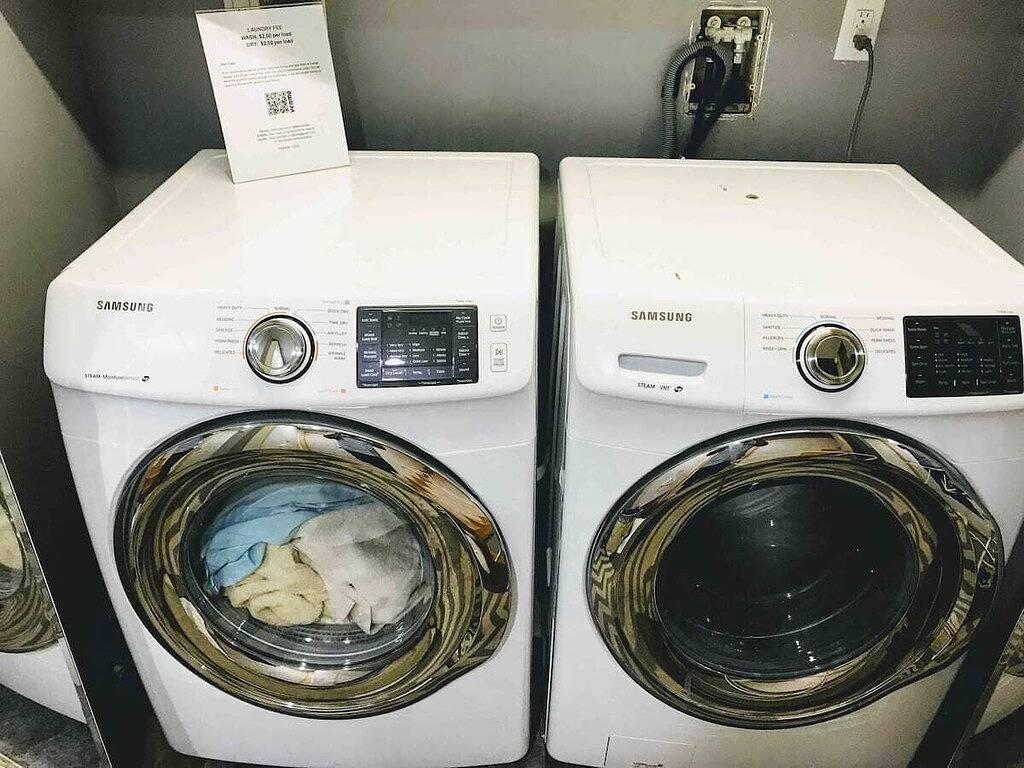 Ganze Wohnung, Stay in comfort and style! Encore Private Suite + Free parking! Close to Boston! in Everett (MA), Massachusetts