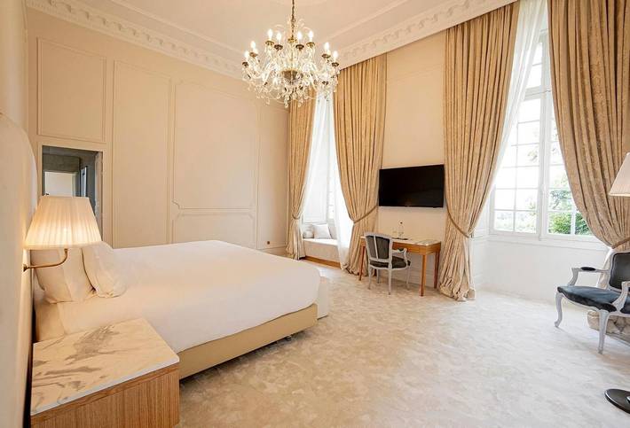 Hôtel pour 3 personnes, avec piscine ainsi que jacuzzi et jardin à Briollay - 3