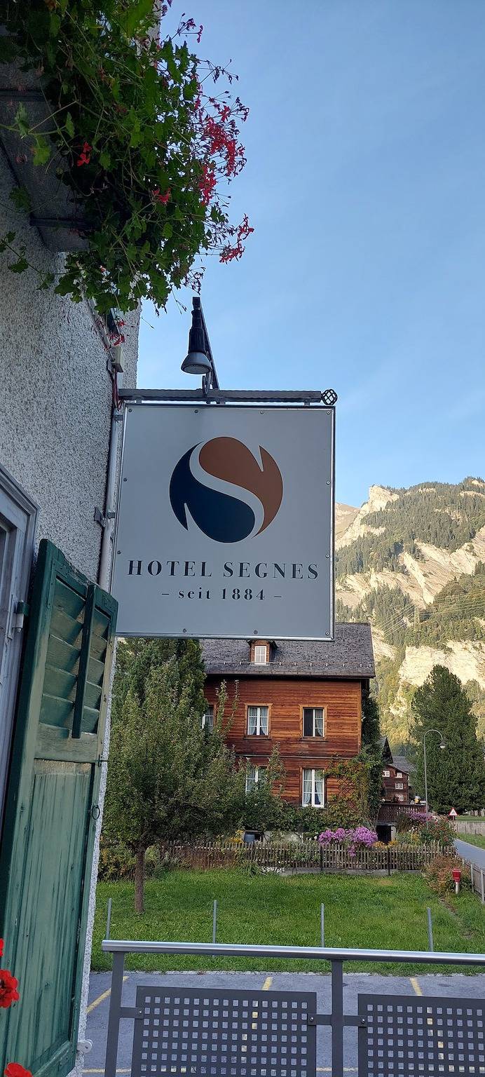 Hotel Segnes - Vierbettzimmer in Elm GL, Glarus Süd