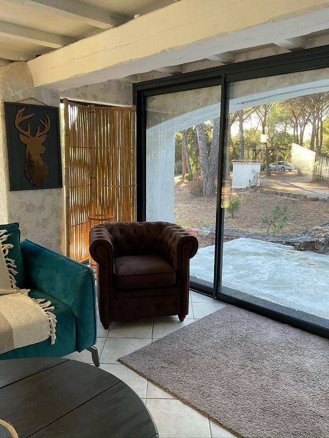 Chambre d’hôte pour 2 personnes, avec vue ainsi que jardin et piscine à Le Cannet-des-Maures - 3