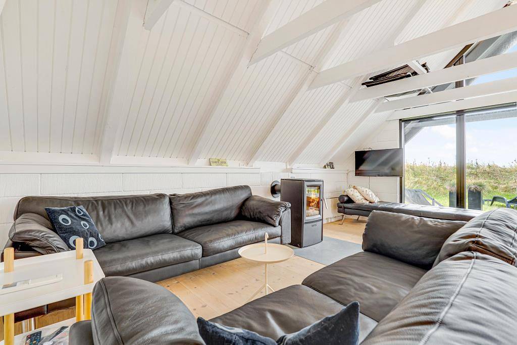 Gemütliches Ferienhaus in Klegod - mit Holzofen und für 5 Personen in Ringkøbing, Holmsland Klit