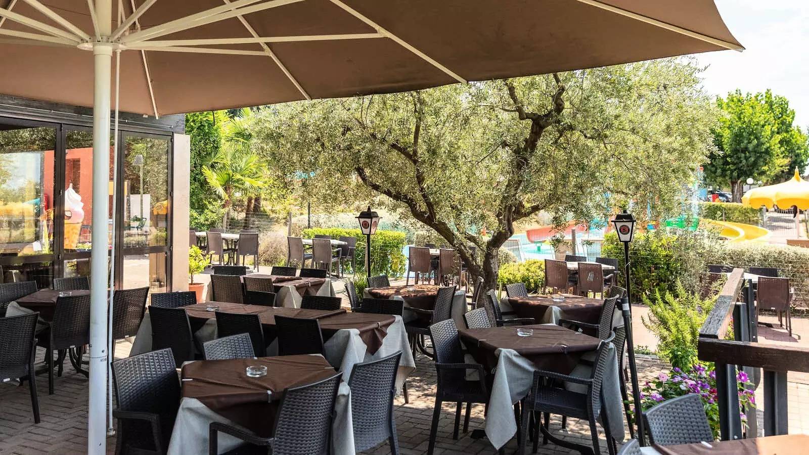 Mobilheim | Comfort | 2 Zi. | 4 pers. | Ãœberdachte Terrasse | A/C in Bardolino, Gardasee-Berge