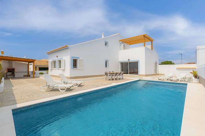 Ferienhaus für 8 Personen, mit Pool