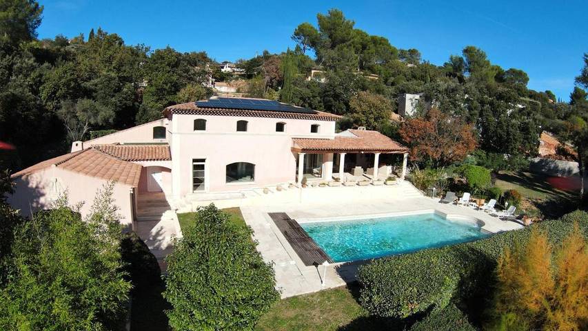 Gîte pour 2 personnes, avec jardin et piscine ainsi que vue et terrasse à Garéoult - 2