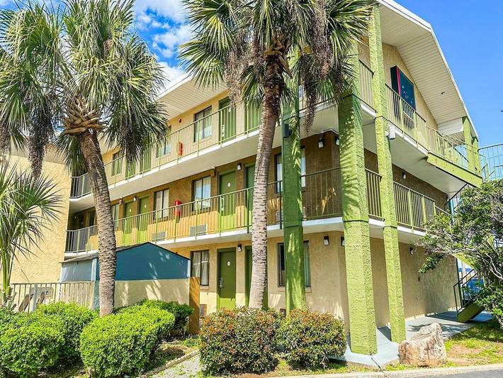 Entire apartment, King Bed Accessible|Oyo Hotel Mobile in Mobile (AL), Mobile Bay