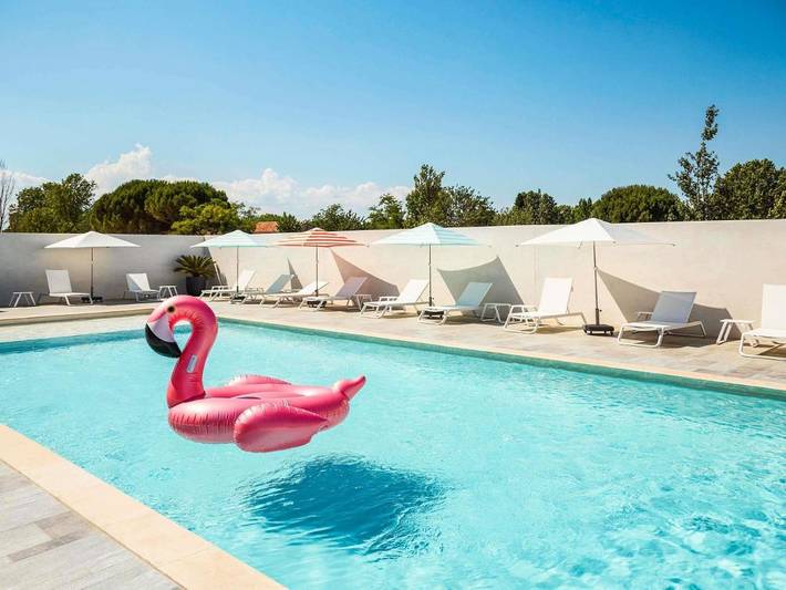 Hôtel pour 4 personnes, avec terrasse et piscine