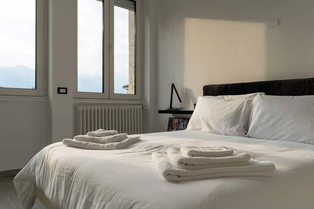 Ganze Wohnung, Honey House - Lake and Mountain View in Luino, Comune di Luino