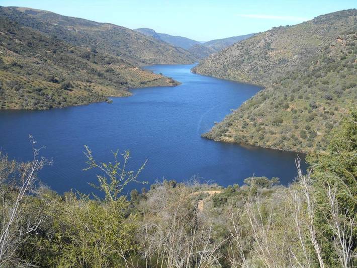 Location de vacances pour 6 personnes, avec terrasse ainsi que vue sur le lac et vue dans Mogadouro - 3