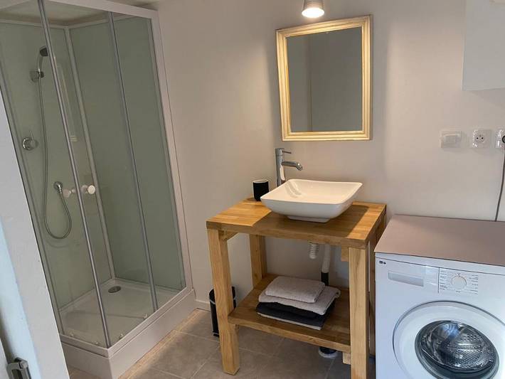 Gîte pour 2 personnes, avec terrasse dans Poncin - 4