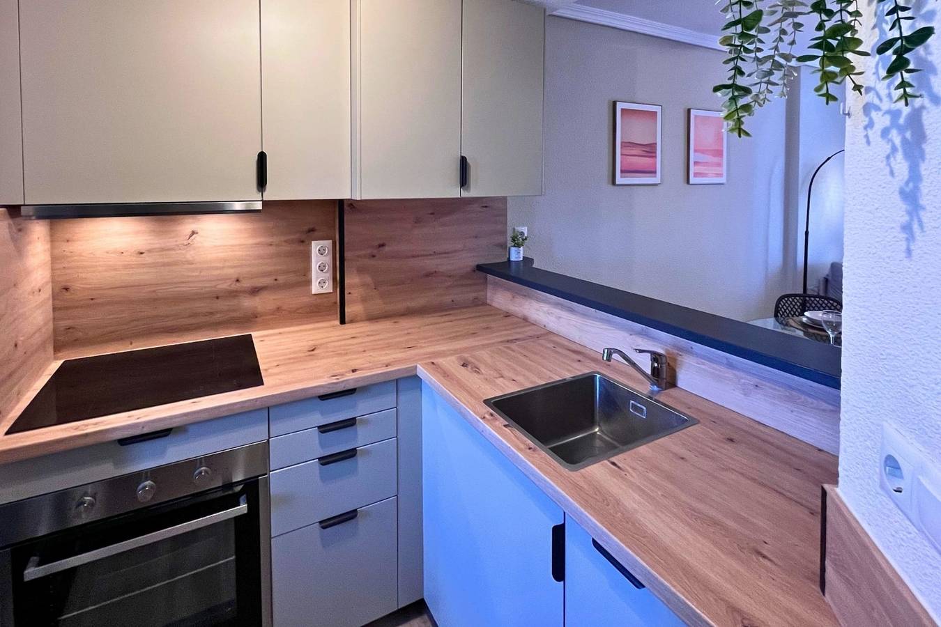 Entire apartment, Apartment with panoramic views, a swimming pool and a nearby beach in Benidorm, Costa Blanca