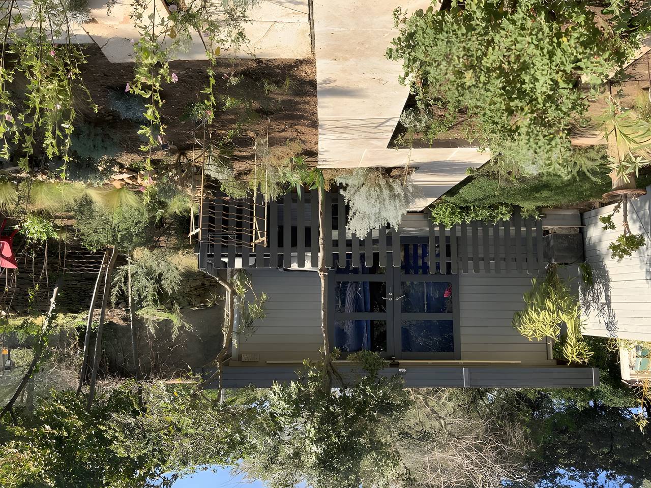 Chambre d'hôtes 'Bleu' avec piscine partagée, terrasse privée et climatisation in Nîmes, Région de Nîmes