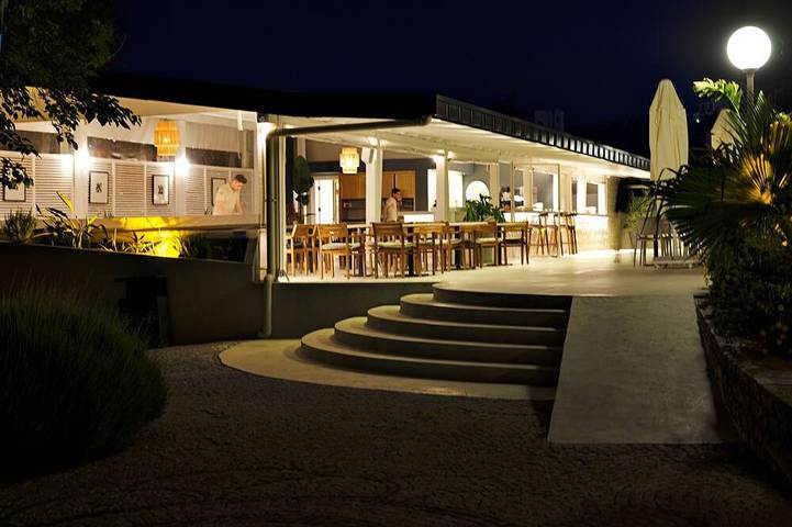 Appart’hôtel pour 2 personnes, avec jardin ainsi que piscine et balcon