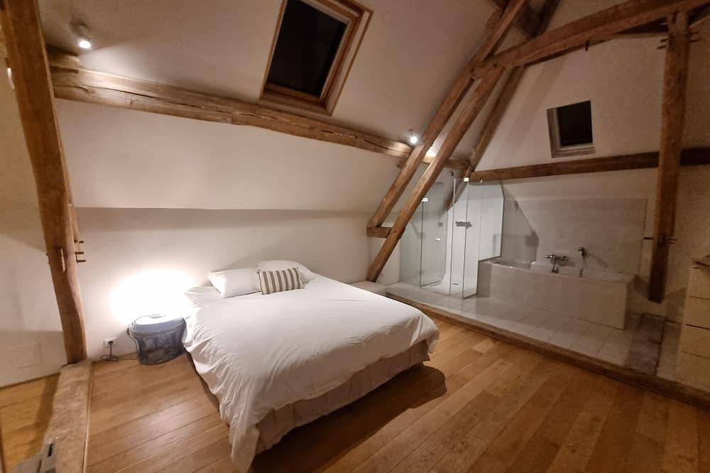 Maison de campagne confortable dans un grand jardin in Moutiers-au-Perche, Parc naturel régional du Perche