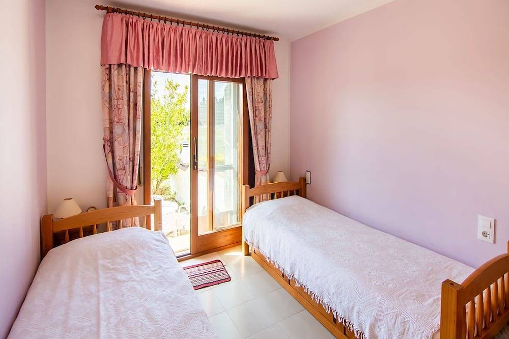 Holiday Home in Catalonia near Beach in Sant Pere Pescador, Upper Empordà