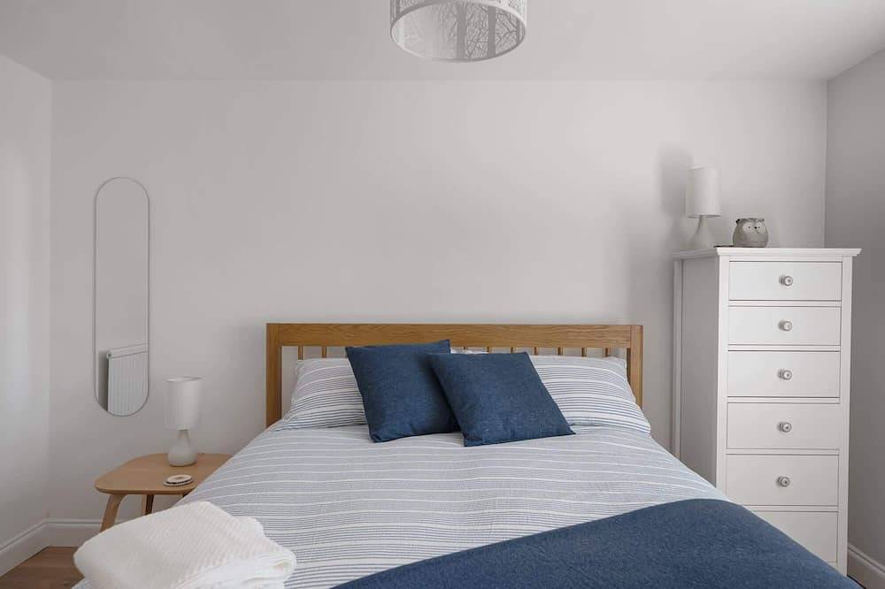 Serene Cottage Nr the Waterfront, Topsham in Crealy Adventure Park, Devon