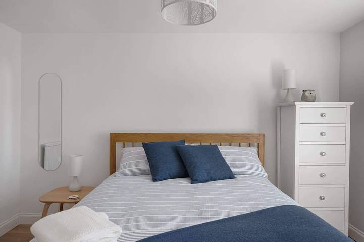 Serene Cottage Nr the Waterfront, Topsham in Crealy Adventure Park, Devon